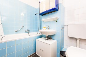 Apartment (HR114-M01) | Bathroom