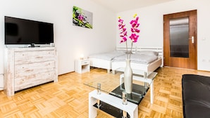 Apartment (HR114-M01) | Living room | TV - Apartment Monheim (Monheim)