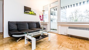 Apartment (HR114-M01) | Living room | TV - Apartment Monheim (Monheim)