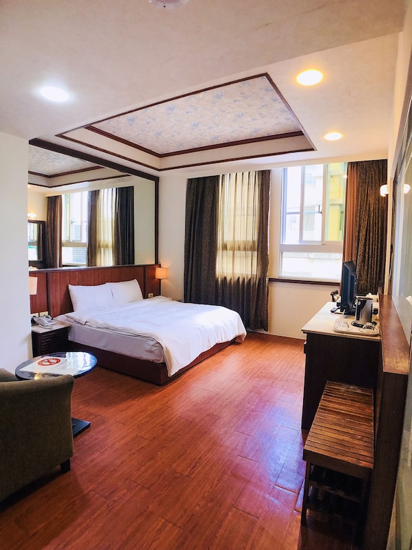 Deluxe-herbergi með tvíbreiðu rúmi | Dúnsængur, myrkratjöld/-gardínur, ókeypis þráðlaus nettenging, rúmföt