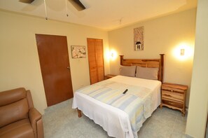 Apartamento tradicional, 1 cama Queen, para não fumantes | 2 quartos, roupas de cama premium, camas com colchões pillow-top