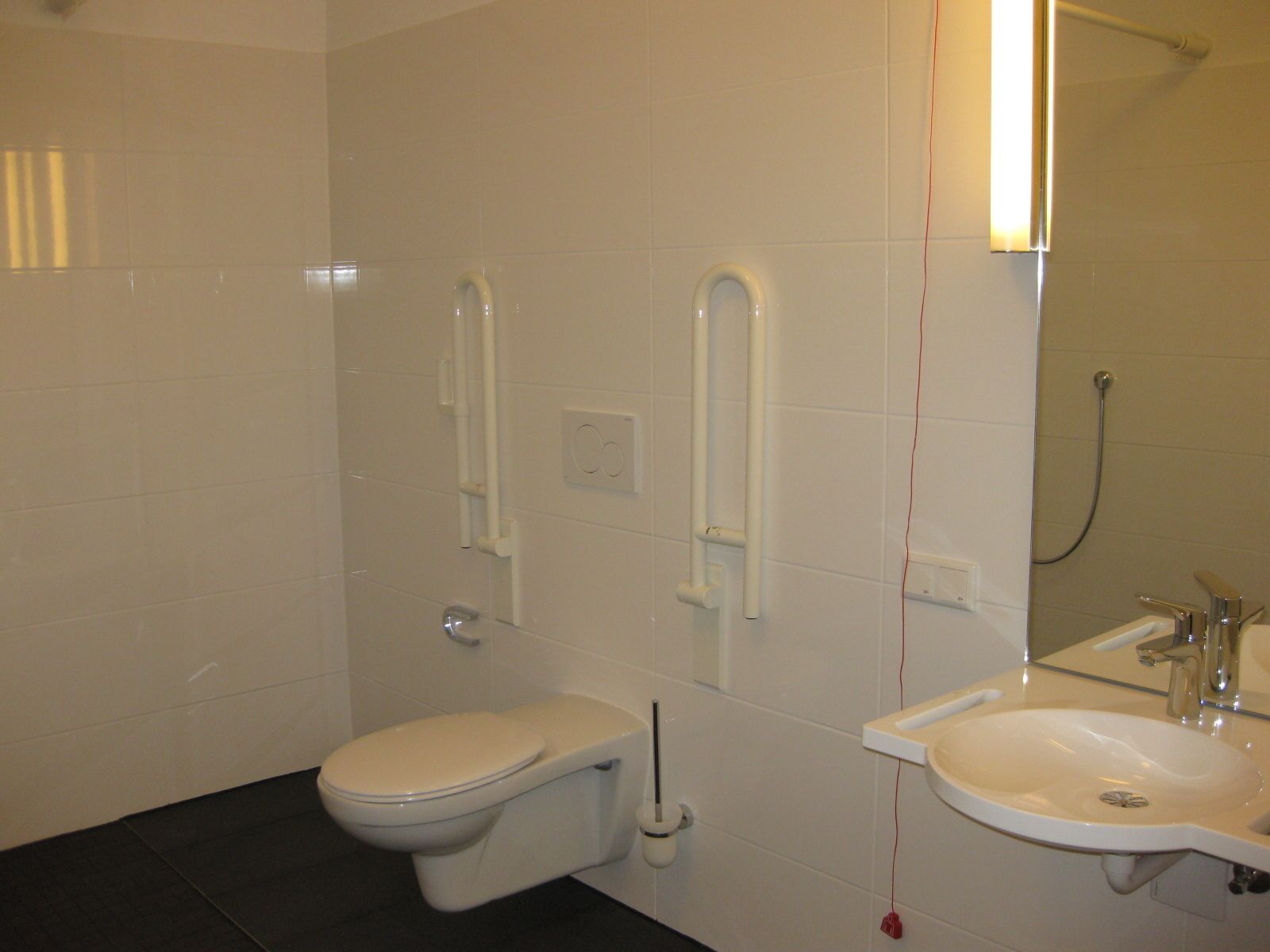 comfort double room, 1 queen bed, accessible | bathroom amenities | shower, free toiletries, hair dryer, towels