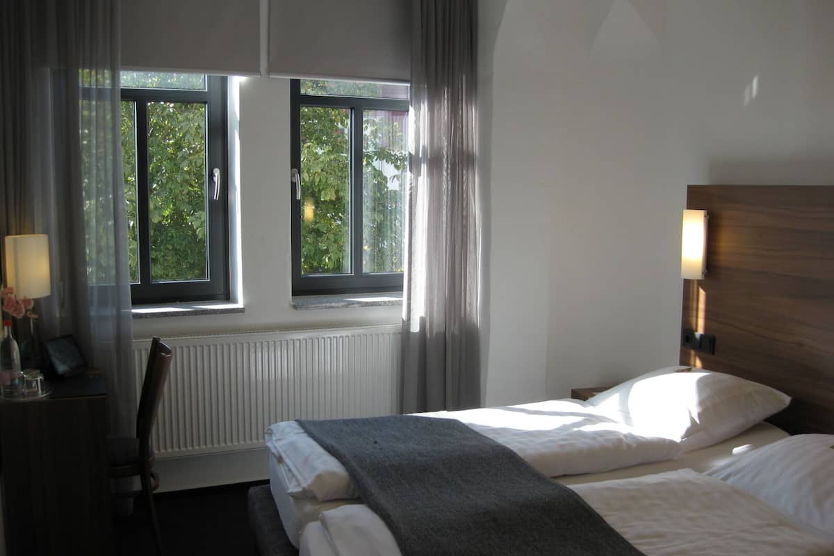 Economy Double Room, 1 Queen Bed, Non Smoking, City View