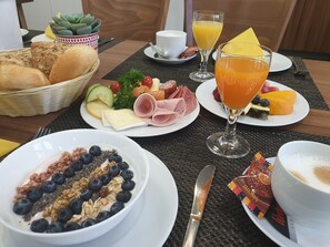 Petit déjeuner buffet servi tous les jours en supplément