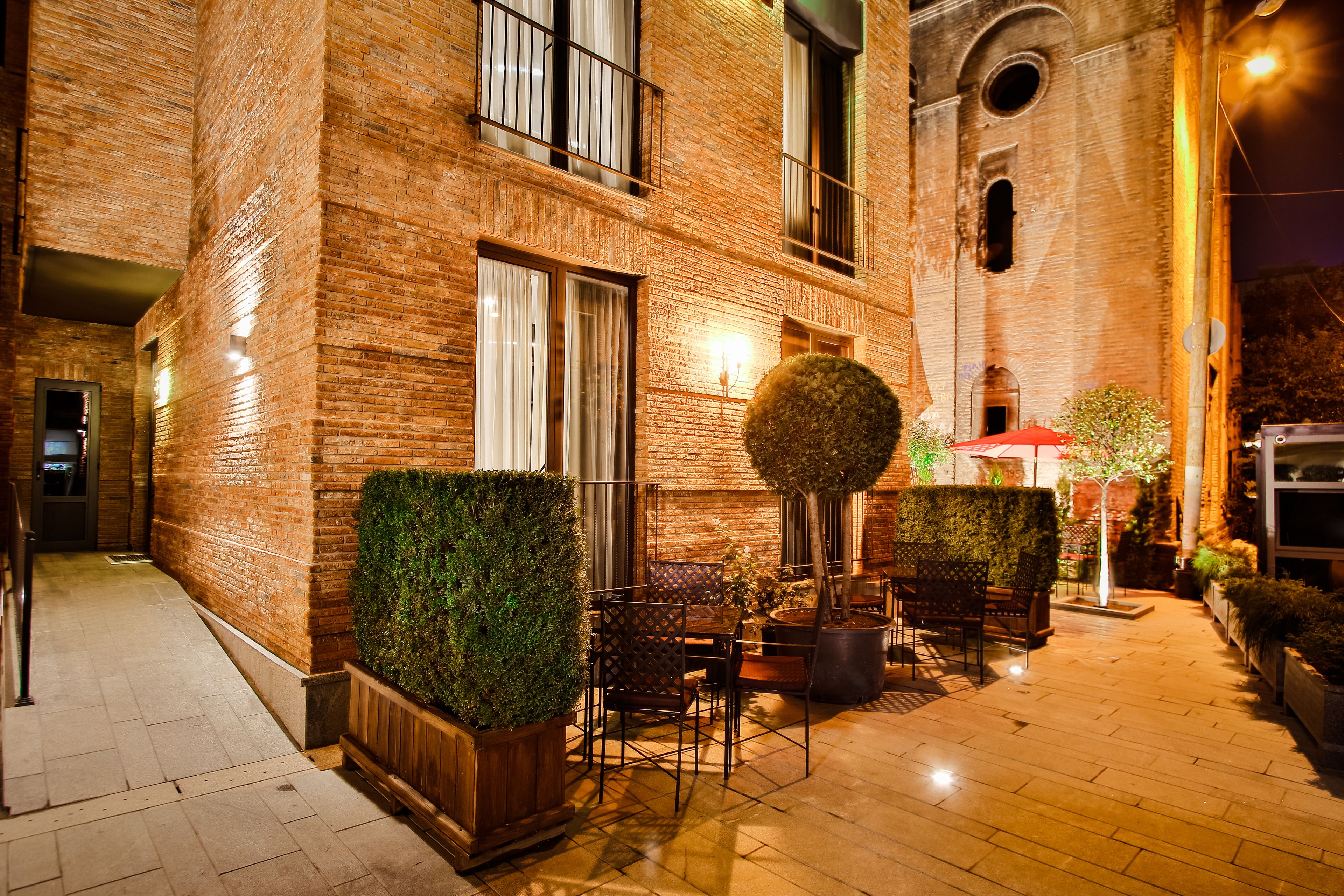 每日供应自助式早餐（每人 GEL 30）