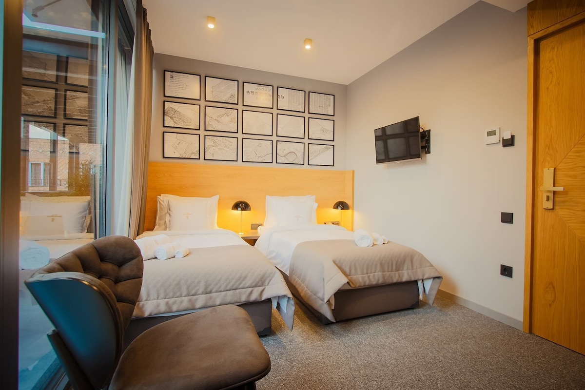 Premium bedding, minibar, in-room safe, desk