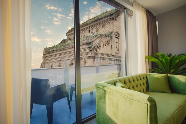 Exclusive Suite | Living room | Flat-screen TV - Hotel TUTA (Tbilisi)