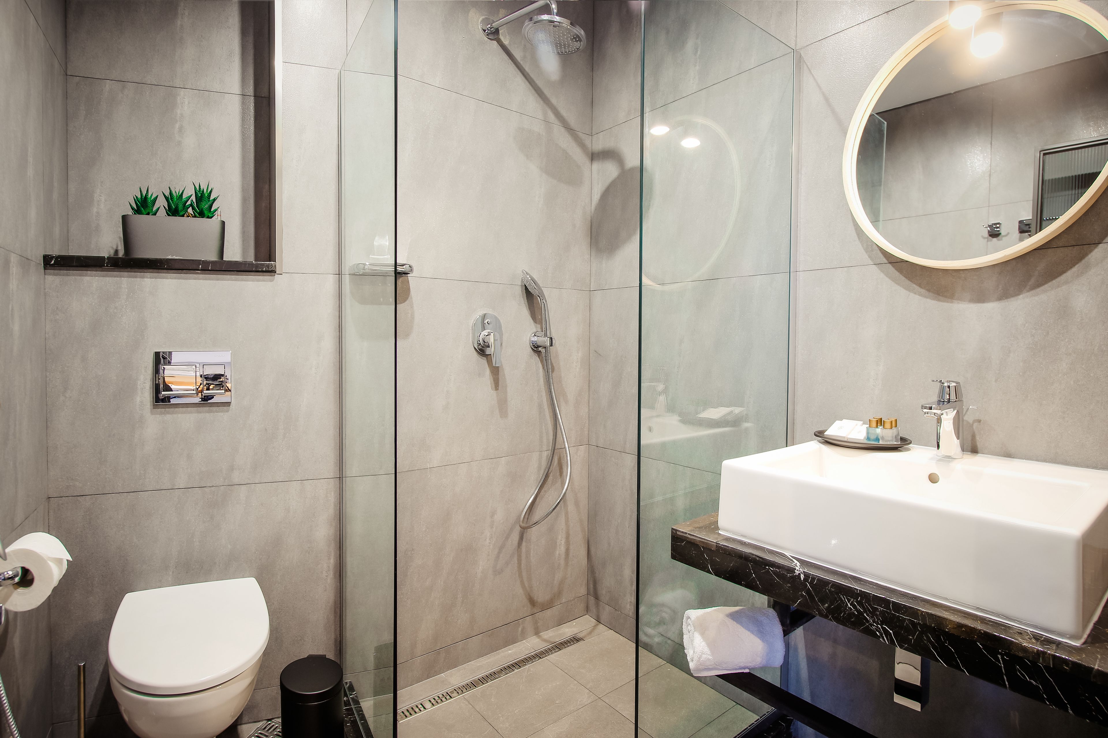 luxury triple room, terrace | bathroom | shower, free toiletries, hair dryer, bathrobes