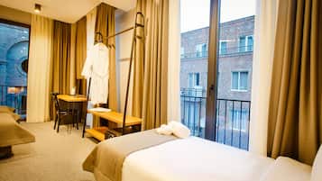 1 bedroom, premium bedding, minibar, in-room safe