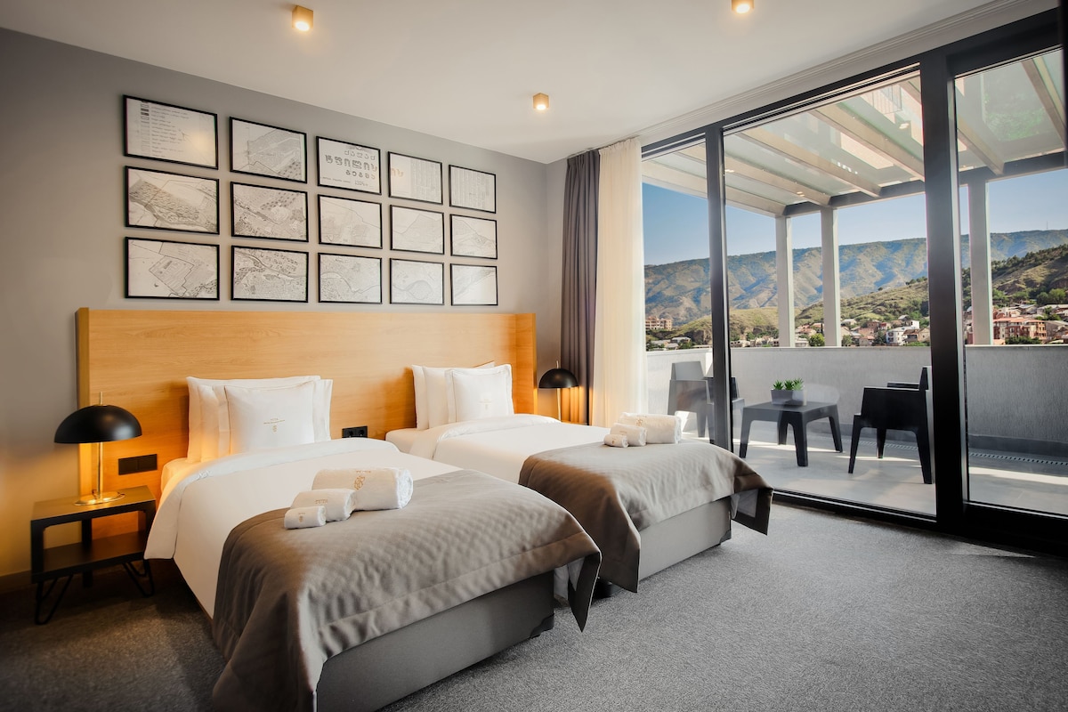 Premium bedding, minibar, in-room safe, desk