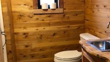 Deluxe Cottage (#9) | Bathroom