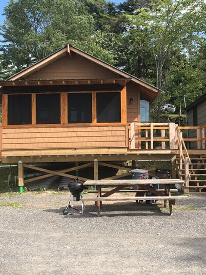 Riverbay Adventure Inn