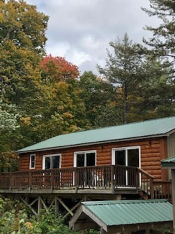 Signature Cottage (#10) | Free WiFi - Riverbay Adventure Inn (Chippewa Bay)