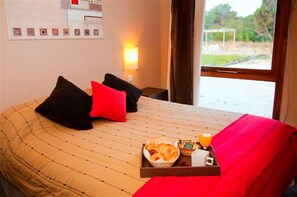 Cabane Familiale, plusieurs lits, non-fumeurs | 1 chambre, rideaux occultants, Wi-Fi gratuit, draps fournis