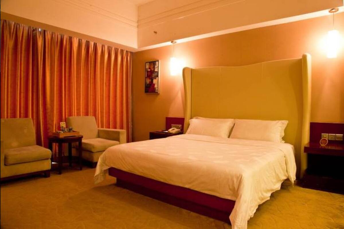 In-room safe, desk, blackout drapes, iron/ironing board (on request)