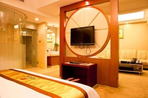 In-room safe, desk, blackout drapes, iron/ironing board - Eastern Banshan Hotel (Shenzhen)