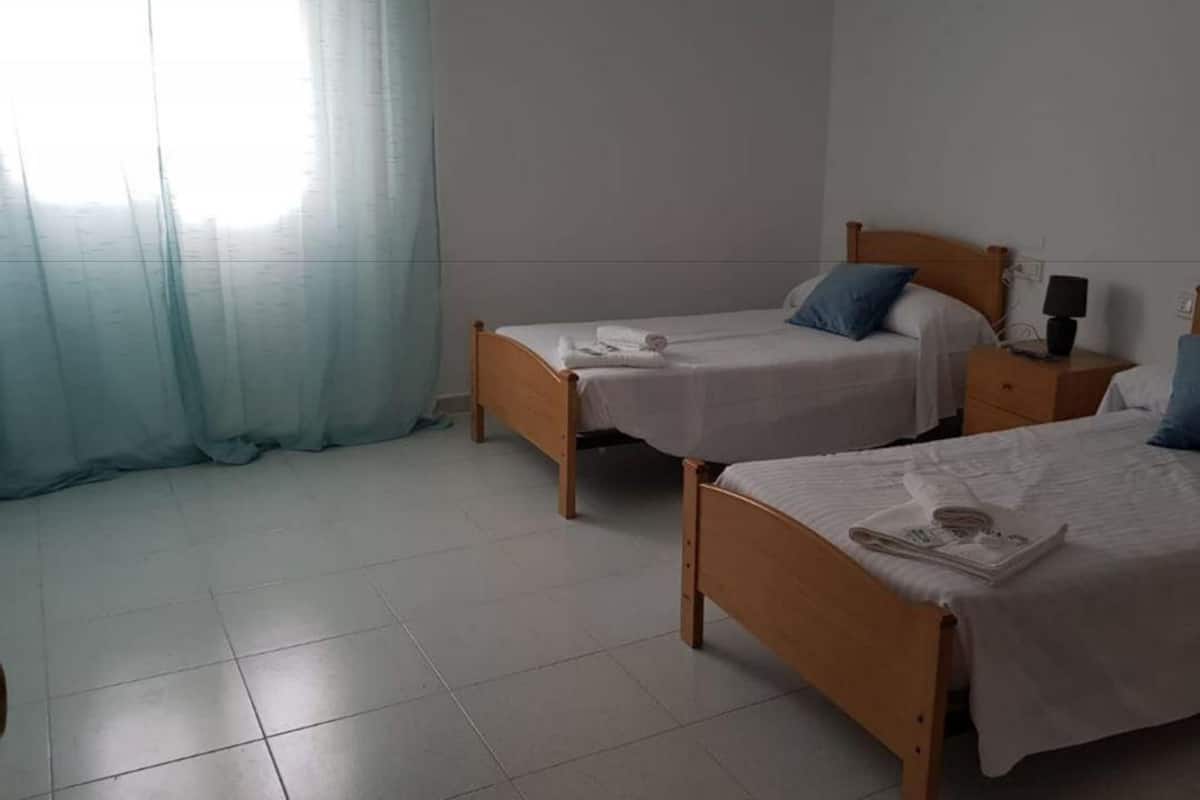 Basic Twin Room, Non Smoking | Free cribs/infant beds, free WiFi, bed sheets