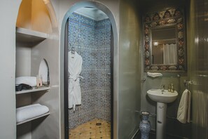 家庭套房, 无烟房 | 浴室 | 免费洗浴用品、吹风机、浴袍、毛巾