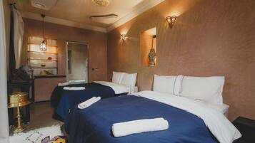 Suíte família, para não fumantes | Frigobar, cofres nos quartos, cortinas blackout