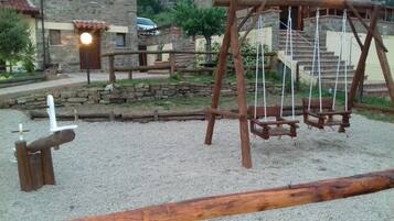 Children’s play area – outdoor