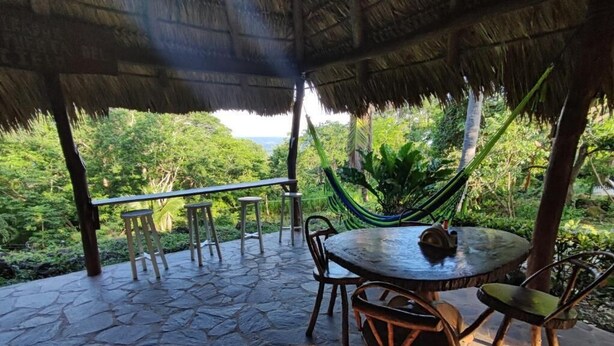 Outdoor dining - Eco Lodge El Porvenir (Altagracia)