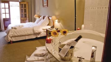 Presidential Suite | Bathroom shower