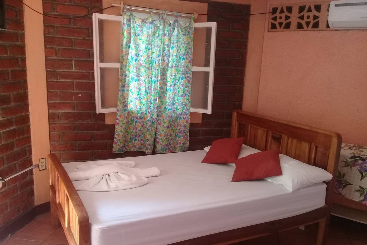 Individually furnished, free WiFi, bed sheets, wheelchair access