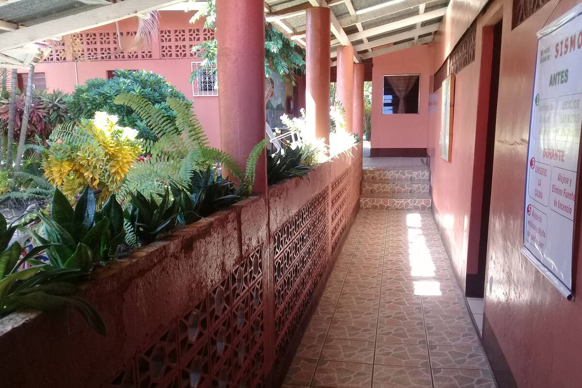 Family Double or Twin Room, Multiple Beds, Private Bathroom | Living area