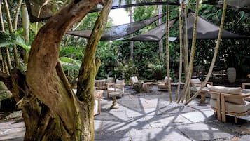 Deluxe Apartment, 1 King Bed with Sofa bed | Terrace/patio