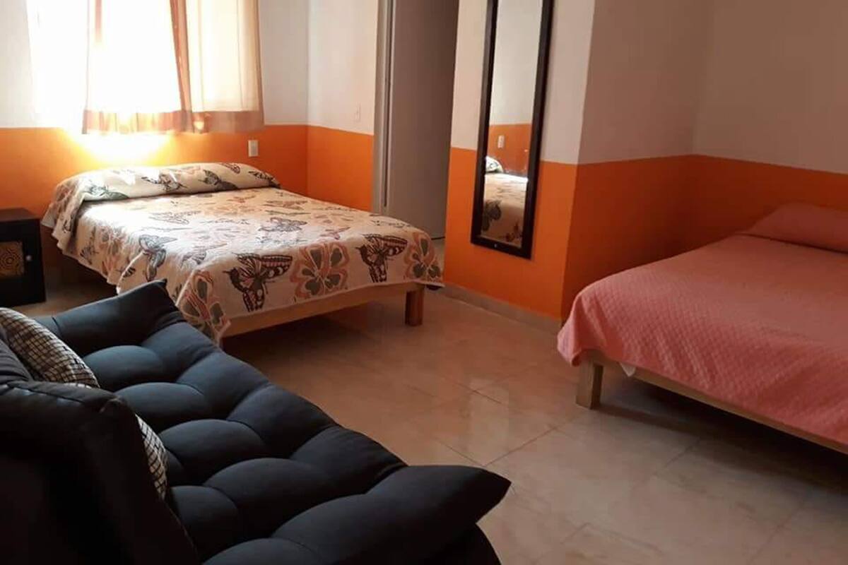 Habitación familiar | Escritorio, wifi gratis, ropa de cama