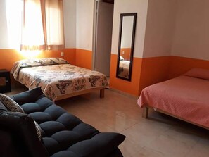 Familienzimmer | Schreibtisch, kostenloses WLAN, Bettwäsche