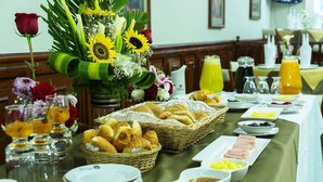 Unclassified image, 4 of 35, button - Hotel Continental (Cajamarca)