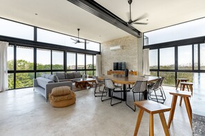 Grand Penthouse, Multiple Beds, Non Smoking (ph1) | Dining room