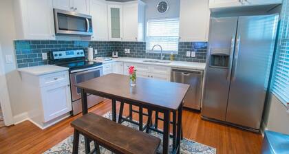 Modern Bunglow 2mins to Airport, Uptown Charlotte, Panther Stadium, Spectrum, etc