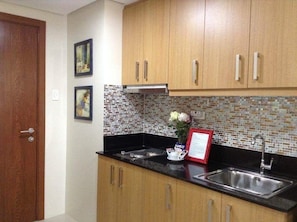 雪櫃、微波爐、焗爐、咖啡機/沖茶器