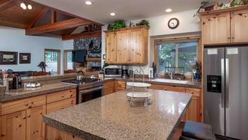 KĂŒhlschrank, Mikrowelle, Ofen, Herdplatte