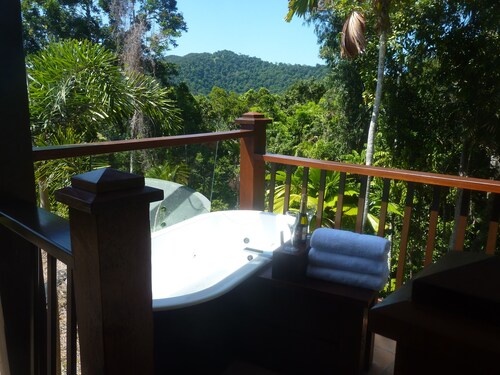 Daintree Holiday Homes - Yurara - Meerblick mit Luxus-Whirlpool für zwei Personen.