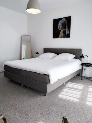 2 عدّة غرف نوم ومكواة/لوح كي وواي فاي مجانًا وملاءات أسرّة