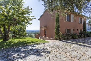 Exterior - NESPOLO cottage, on the Tuscan hills between Pisa and Florence, ideal for 4 p (Pontedera)
