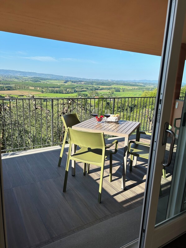 Outdoor dining - NESPOLO cottage, on the Tuscan hills between Pisa and Florence, ideal for 4 p (Pontedera)