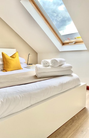 2 bedrooms, desk, iron/ironing board, free WiFi
