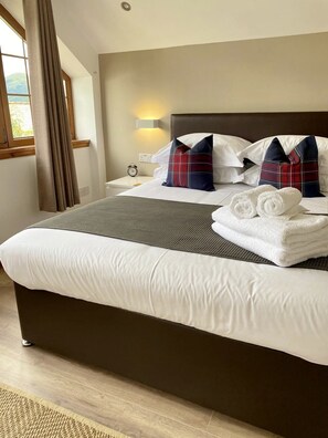 2 makuuhuonetta, työpöytä, silitysrauta/-lauta, ilmainen Wi-Fi