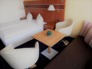 1 chambre, bureau, accès Internet, draps fournis