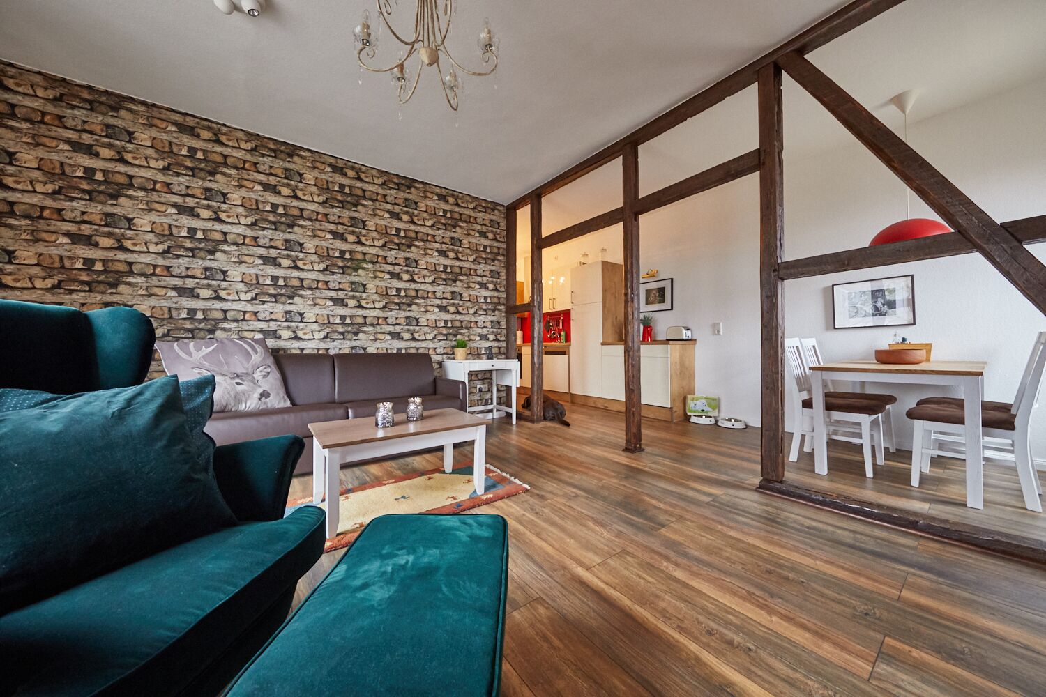 Televisio, takka, DVD-soitin, stereot