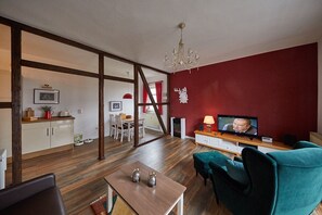 Fernseher, Kamin, DVD-Player, Stereoanlage