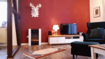 Fernseher, Kamin, DVD-Player, Stereoanlage