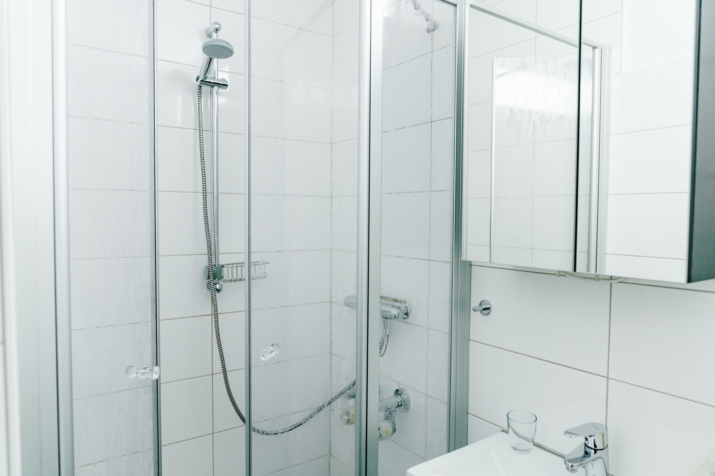 Sèche-cheveux, serviettes fournies