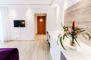 1 chambre, bureau, accĂšs Internet, draps fournis