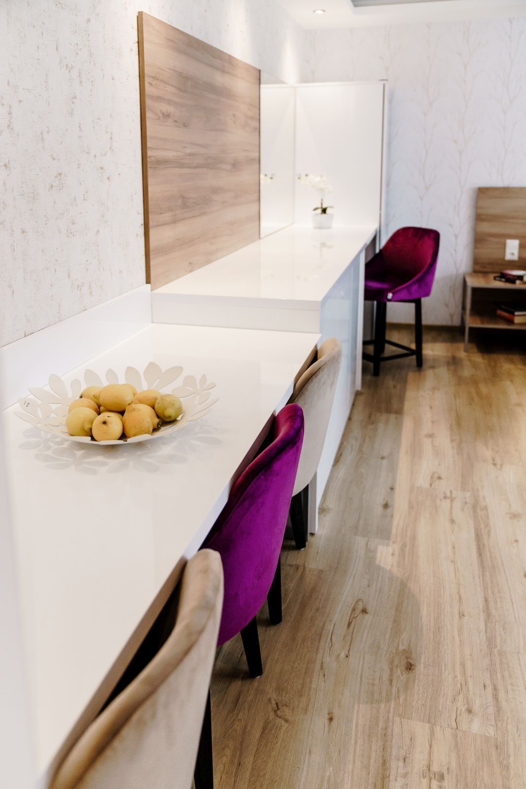 1 bedroom, desk, internet, bed sheets