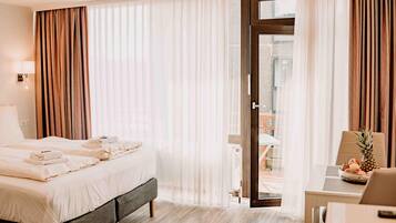 1 bedroom, desk, free WiFi, bed sheets